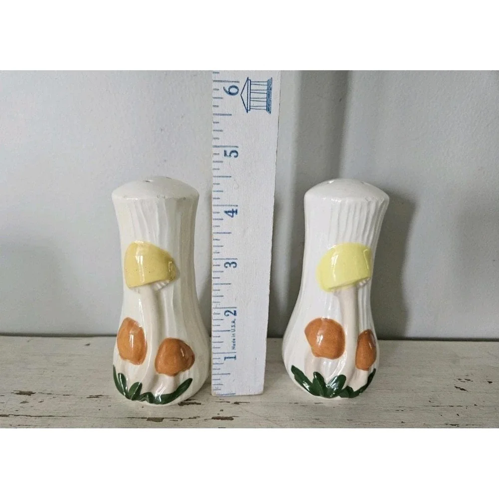Vintage 1970s Porcelain Ceramic Arnels Mushroom Salt And Pepper Shakers